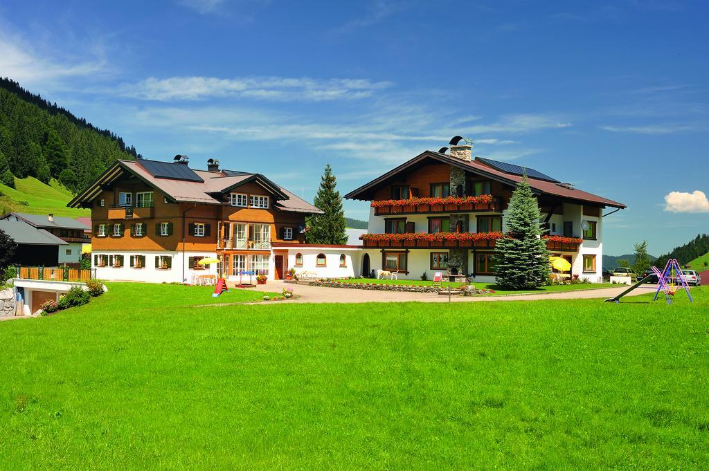 Gaestehaus Mathies Hotel Mittelberg Ngoại thất bức ảnh